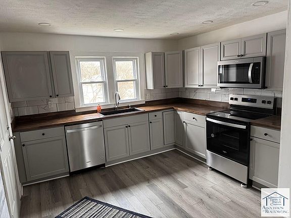 3rd image of 121 Clearview Dr