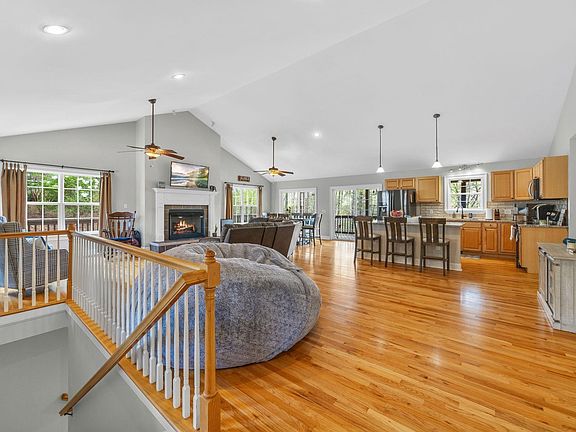 5th image of 143 W Waters Edge Ln