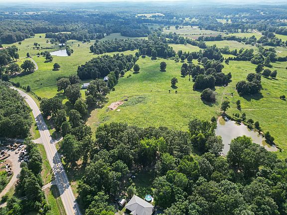 3rd image of 250 Snodgrass Rd