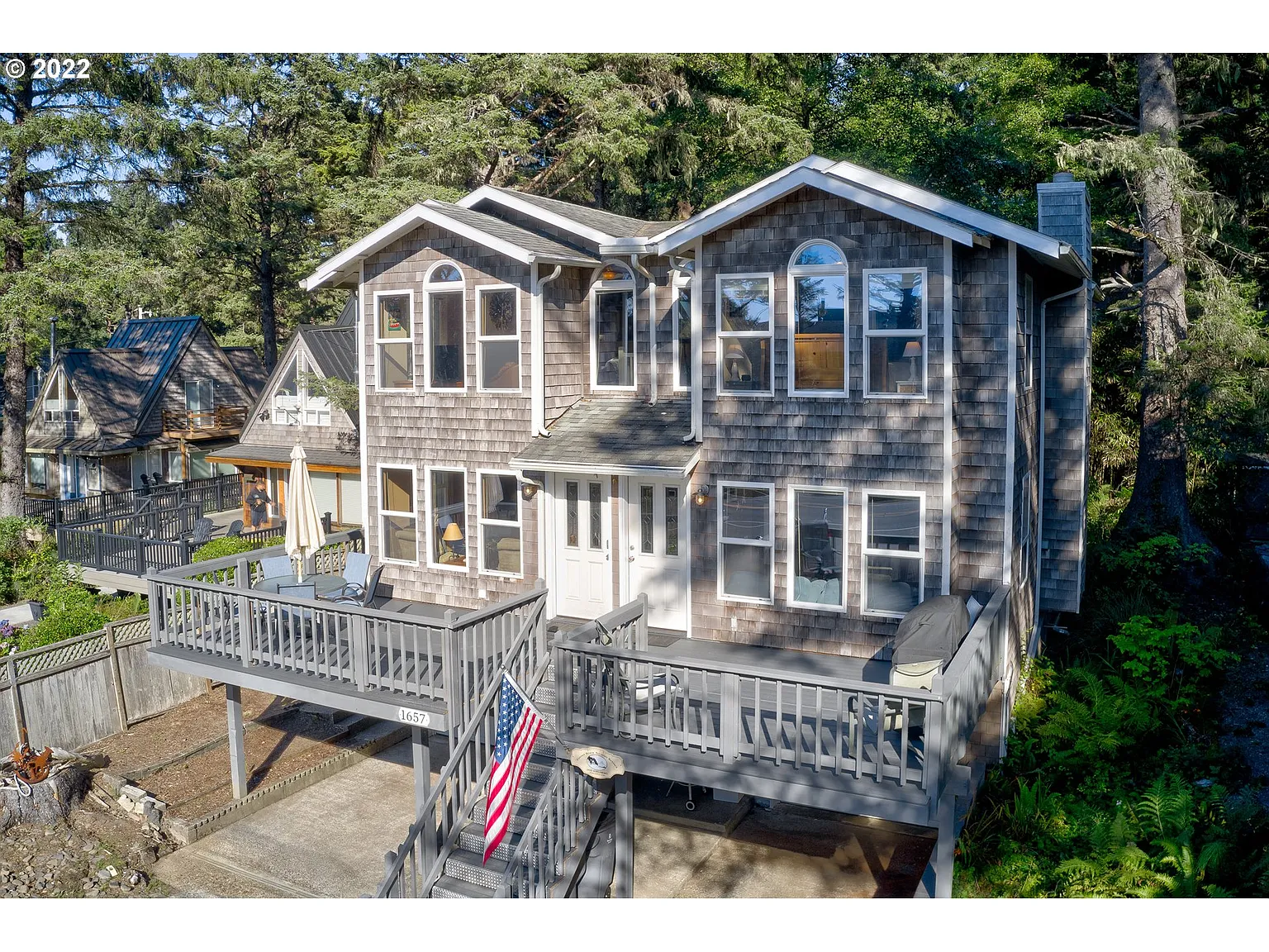 1657 S Hemlock St photo 1