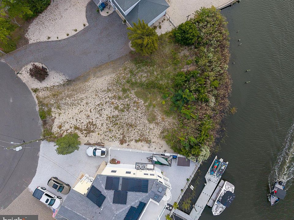 1st image of 733 Twin Lakes Blvd