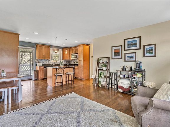 5th image of 322 Orchard Dr