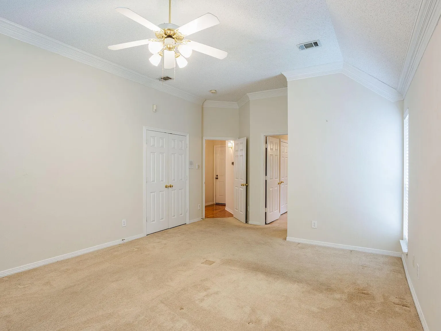 3 bed, 2556 sqft, $2,750 — Photo 4