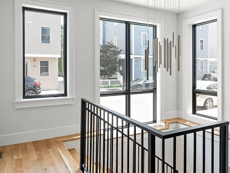 532-534 E 3rd St #1 — Photo 9