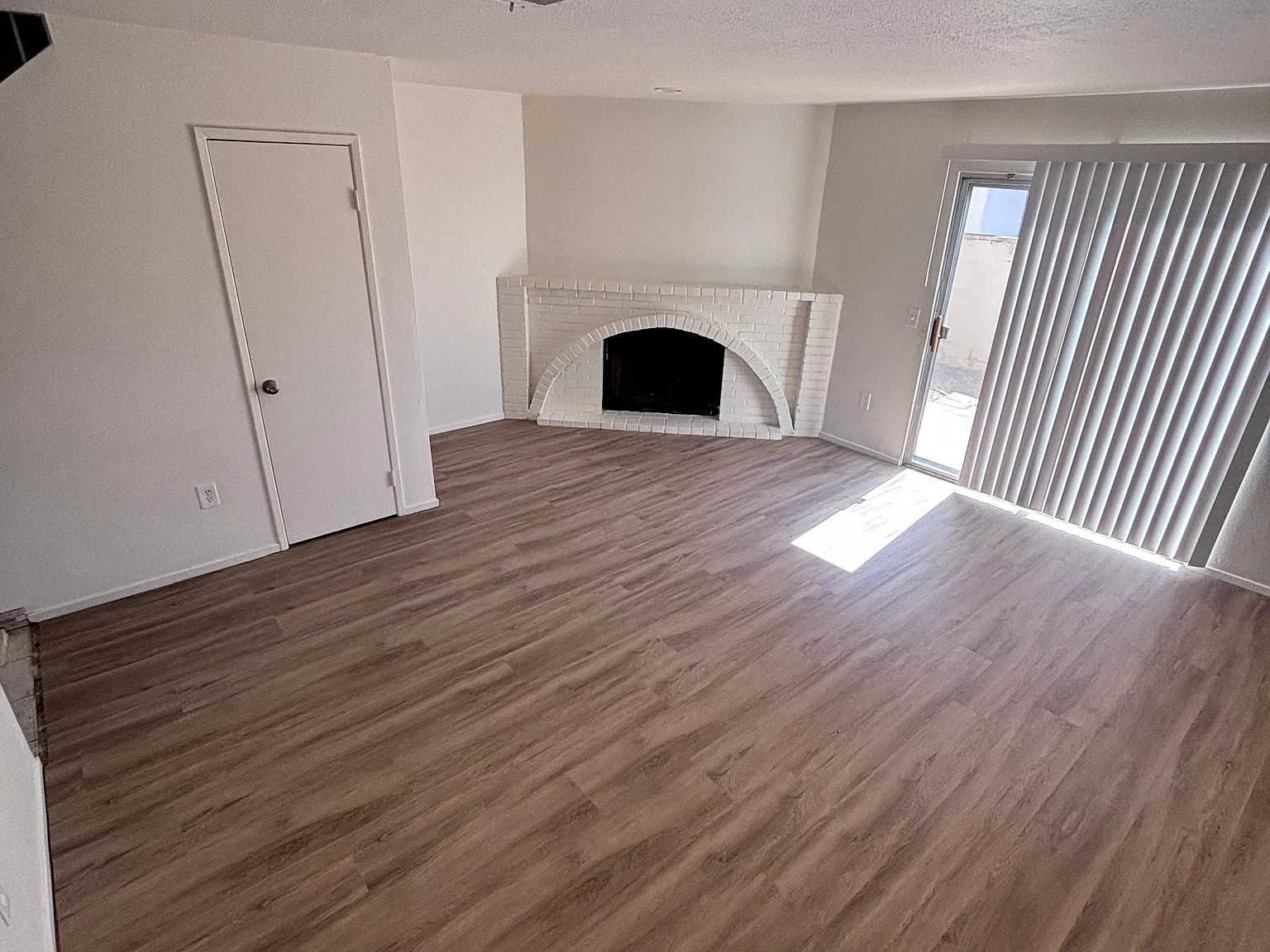 2 bed, 1.5 bath, 1200 sqft, $2,600 — Photo 2
