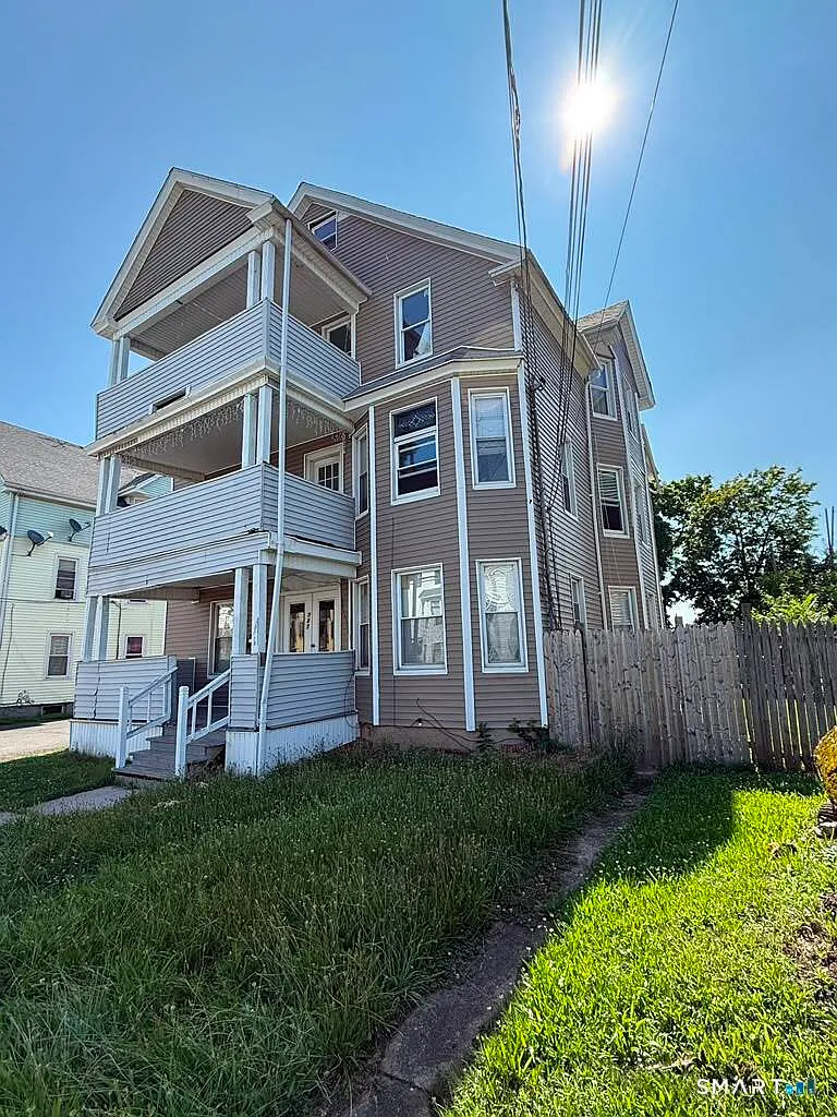 3 bed, 1.0 bath, 3416 sqft, $1,900 — Photo 1