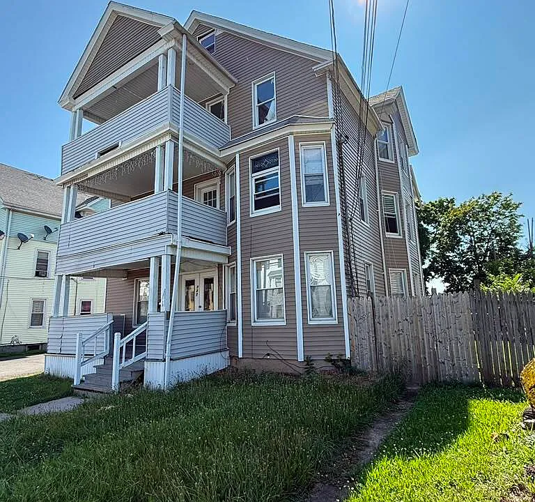 727 East St
