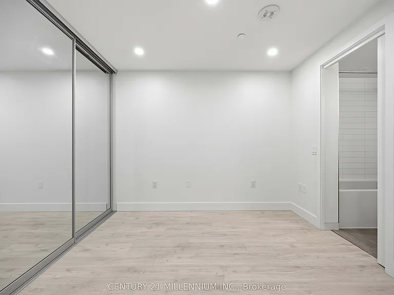 357 King St W #905 — Photo 11
