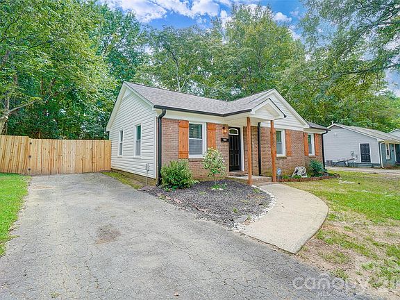 3rd image of 6608 Rosecran Dr