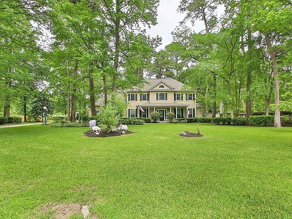 Your family will enjoy spreading out on this large 1 acre lot. There is a 2 car garage with a side entry and plenty of room for additional parking.