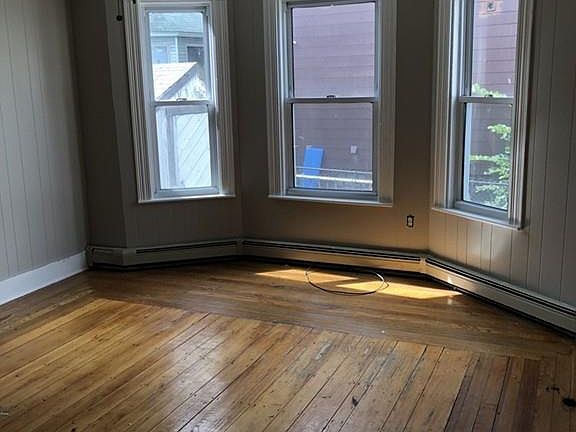 3rd image of 35 Pembroke St #1
