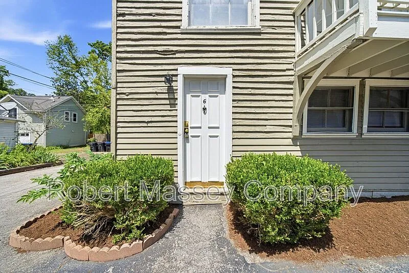 1 bed, 1.0 bath, 600 sqft, $1,195 — Photo 2