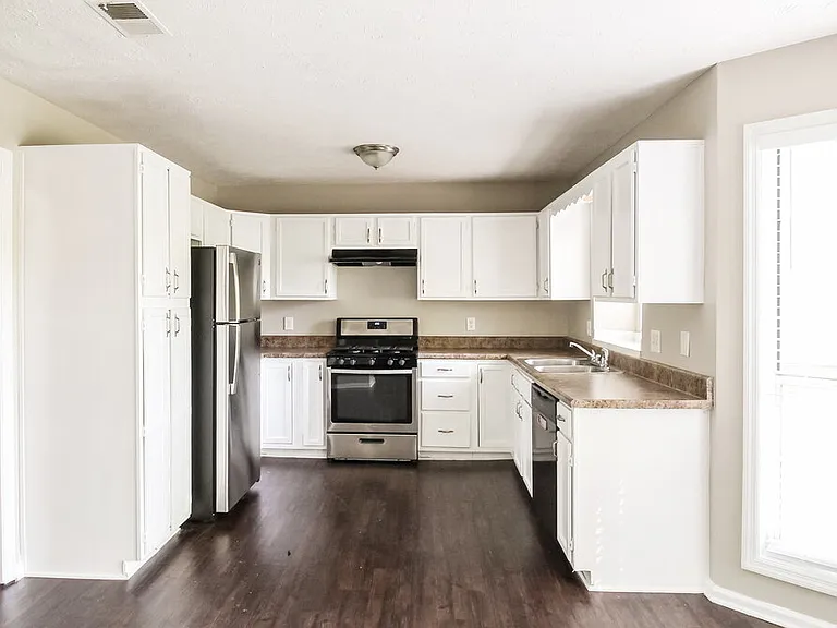 671 Woodstone Rd — Photo 7