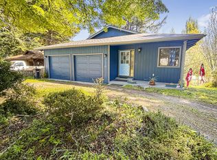 716 5th St, Brookings, OR 97415