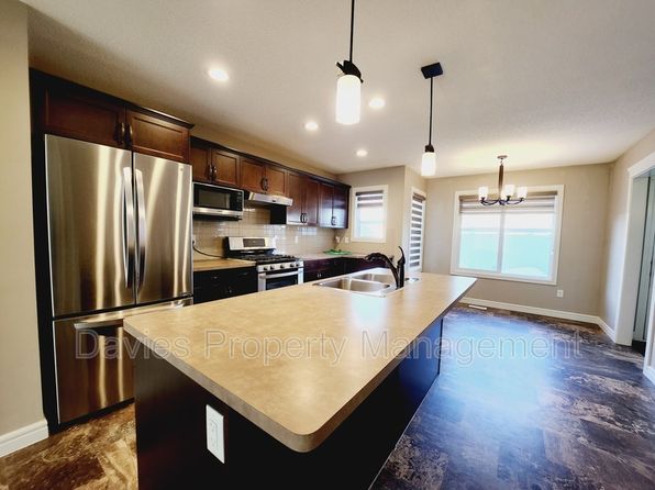 170 Desrochers Gate SW, Edmonton, AB T6W 3H8