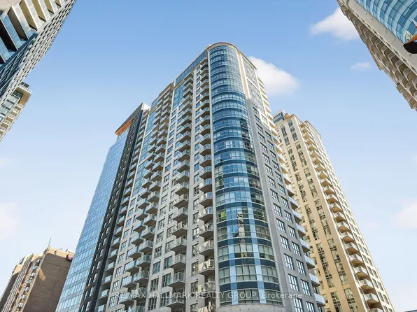 242 Rideau St #1501, Ottawa, ON K1N 0B7