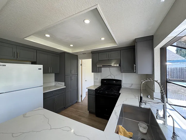 1465 Heatherton Ave — Photo 6