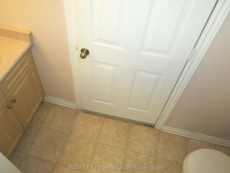 692 Oakcrossing Rd — Photo 24