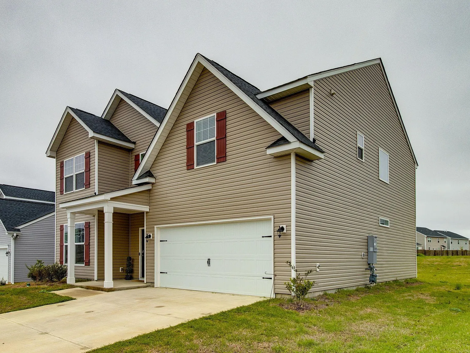 5 bed, 2810 sqft, $2,650 — Photo 2