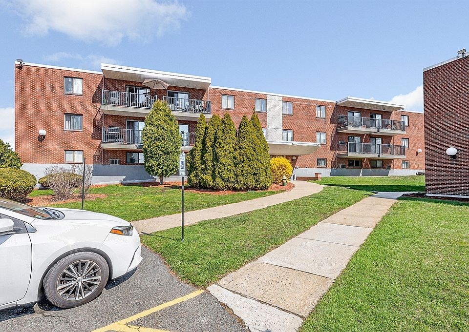 1st image of 300 Governors Dr APT 21