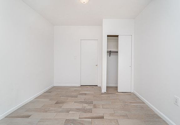4th image of 24-24 28th St #Ll