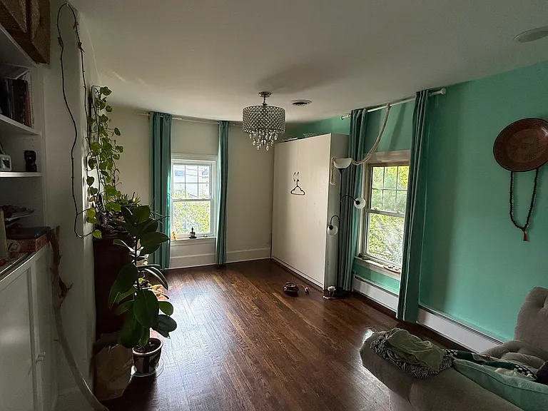 122 Hawthorn St #2 — Photo 6