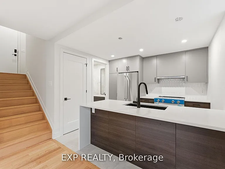 512 Roosevelt Ave #A2 — Photo 3