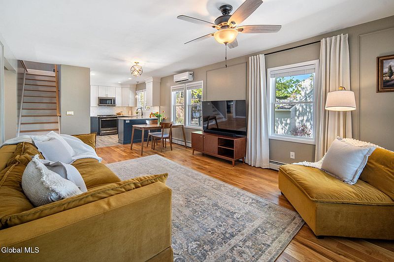 4th image of 19 Spring Avenue