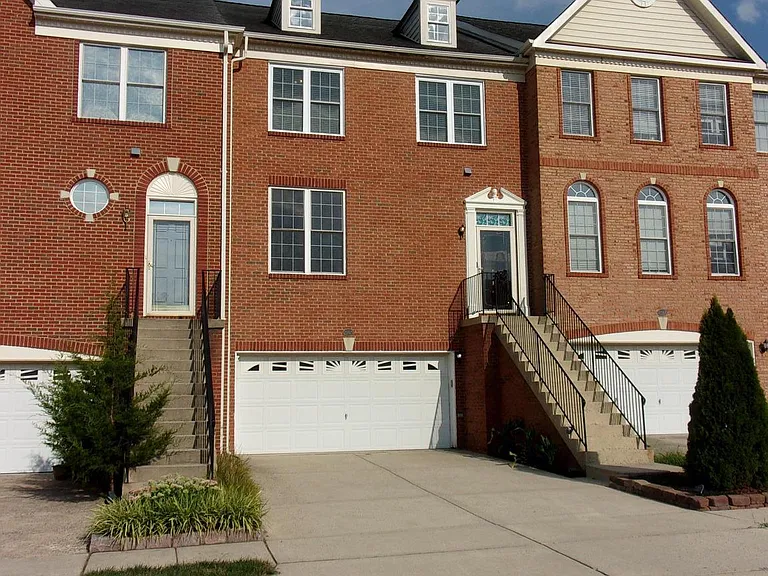 25929 Kirkwood Sq — Photo 1