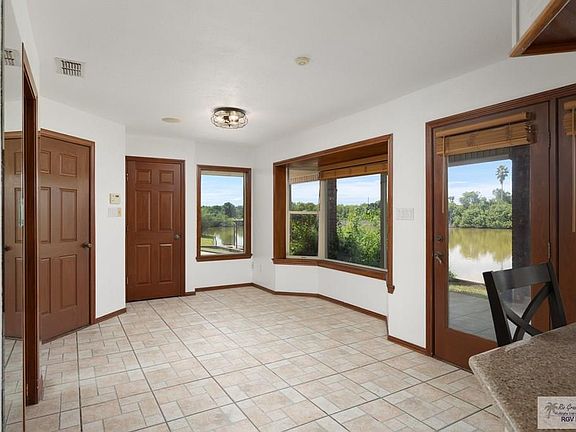 3rd image of 32796 Edgewater Isle