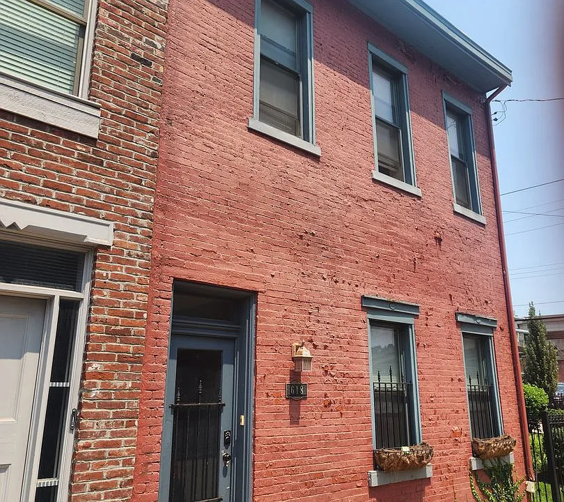 618 Lockhart St