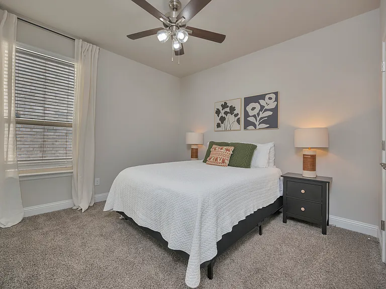 2028 Windsor Dr — Photo 24