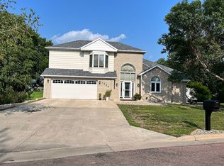 1336 Riverview Dr, Huron, SD 57350