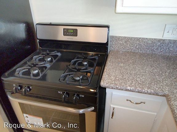 3rd image of 402 Montana Ave APT 3
