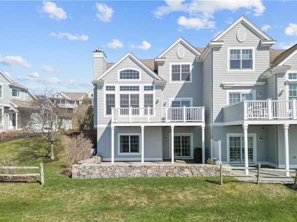 47 Watermark Dr, Tiverton, RI 02878