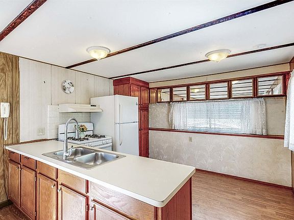 5th image of 145 Walnut Circle