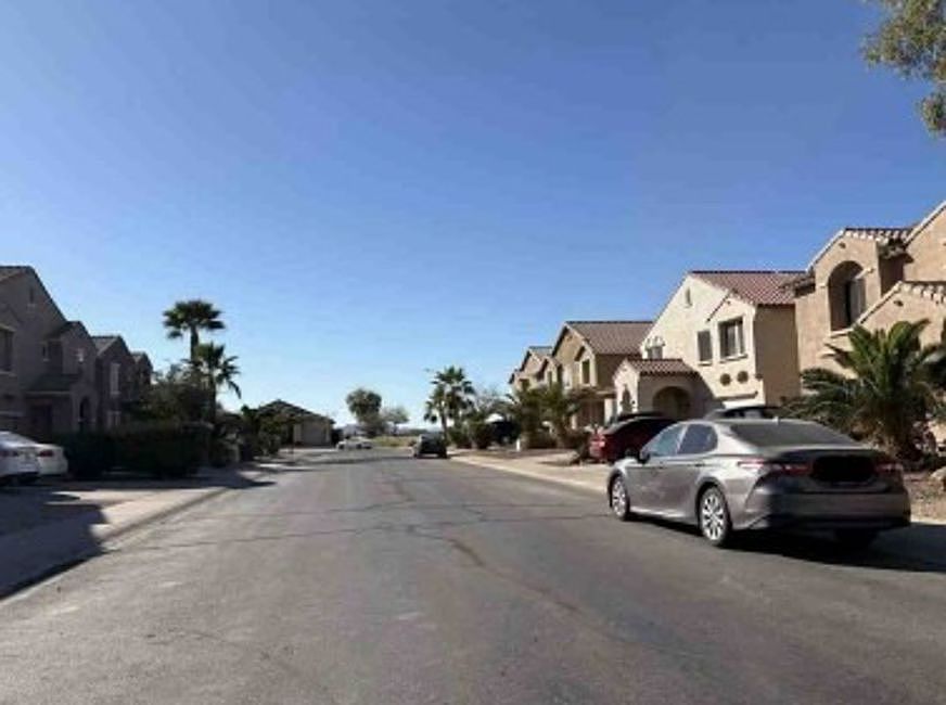 Exterior Neighborhood (street photo)