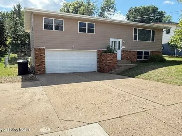 236 8th St E, Dickinson, ND 58601