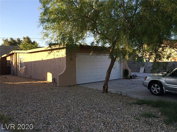 2nd image of 204 Circle Dr
