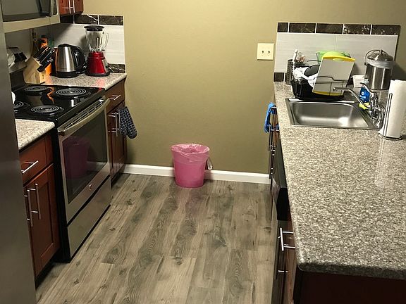 3rd image of 915 Snowberry Ct