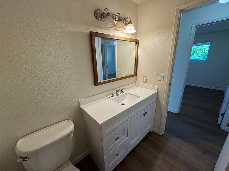 120 SE Salmon St — Photo 21