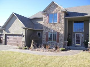 18460 Gladstone Blvd N, Maple Grove, MN 55311