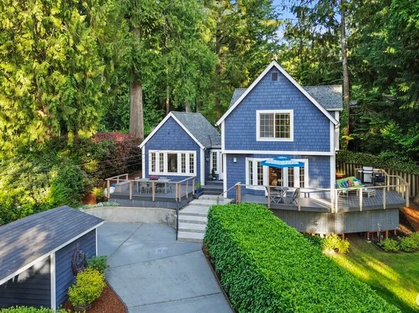 8886 Woodbank Drive NE, Bainbridge Island, WA 98110