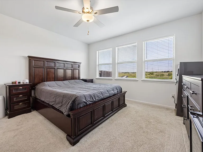 685 Papaya Dr — Photo 5