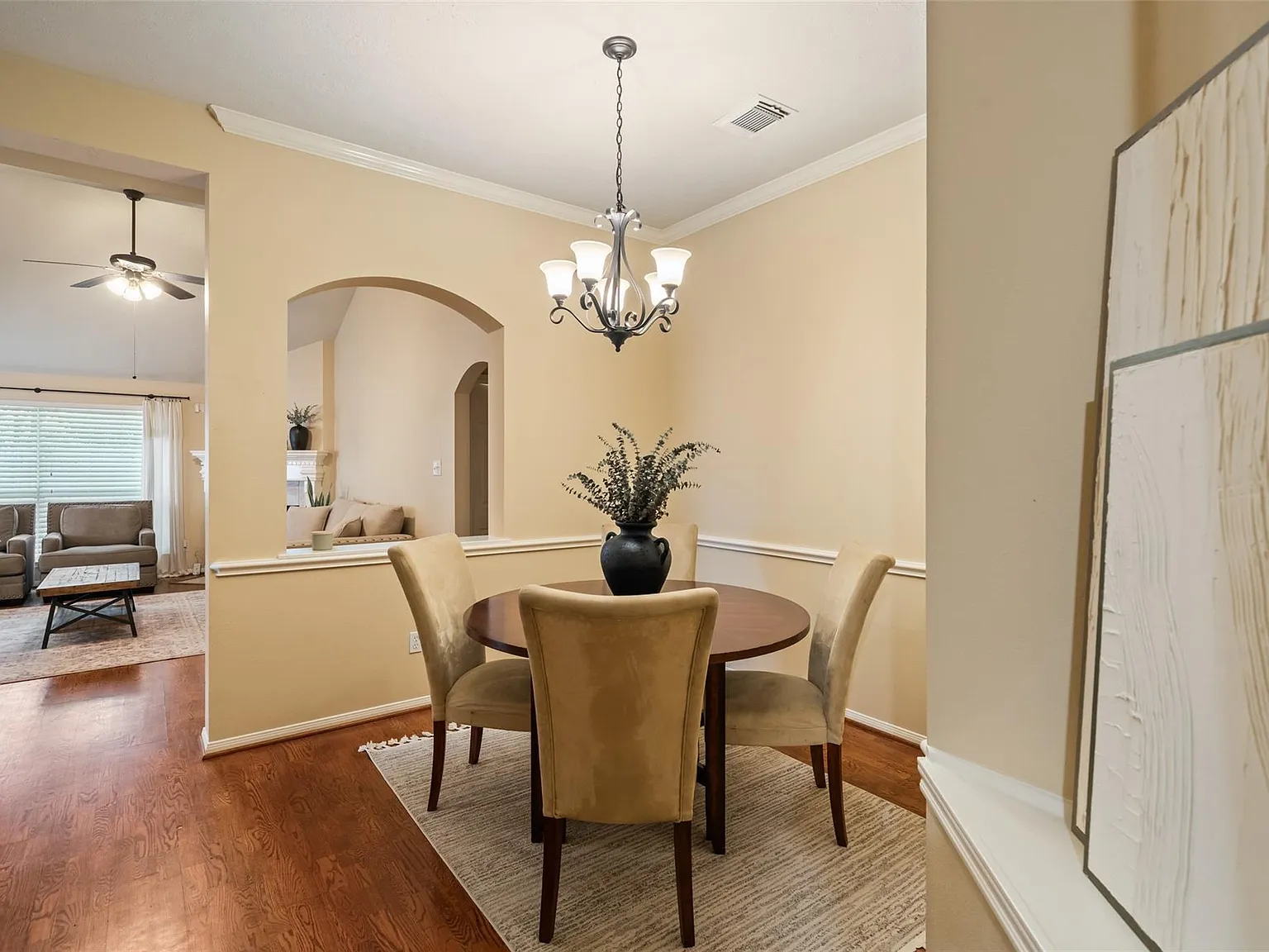 3 bed, 2.0 bath, 1639 sqft, $2,100 — Photo 4
