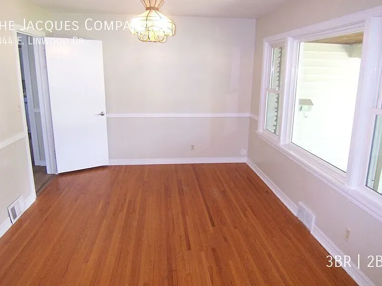 1044 E Linwood Dr — Photo 6