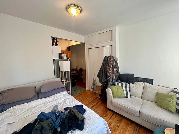 2nd image of 122 Allen St #2A
