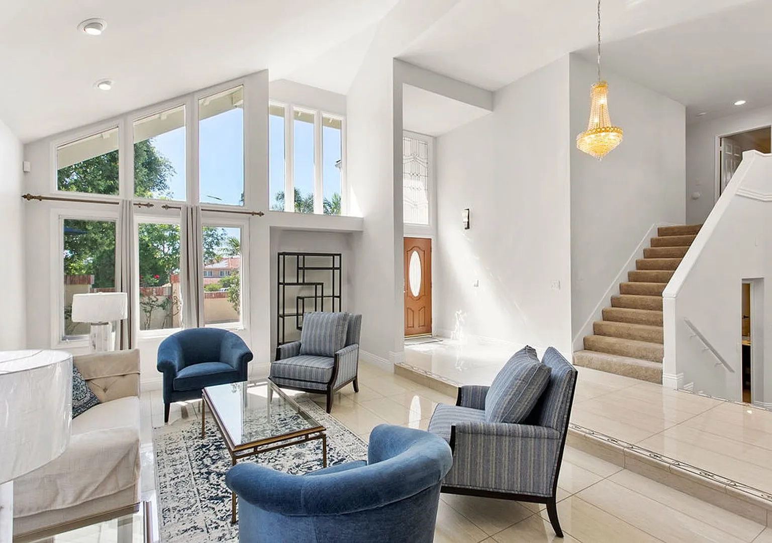Beautiful Furnished Home in Rolling Hills Gated Community! — Photo 3