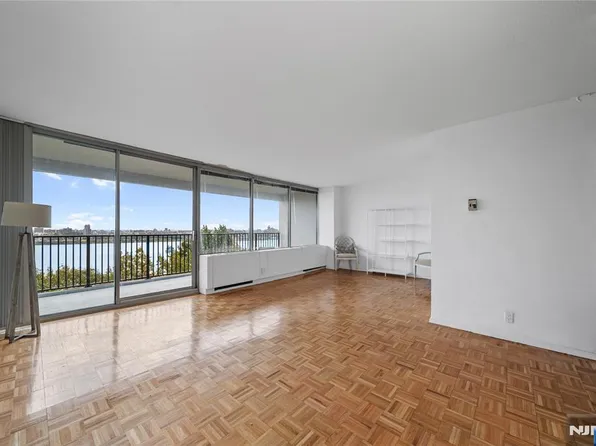 5 Horizon Rd APT 412, Fort Lee, NJ 07024