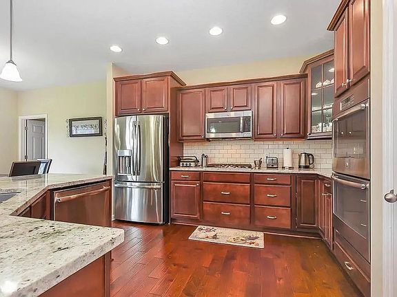 2nd image of 1573X Evergreen Ave